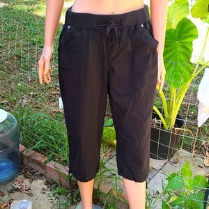 Zoey Beth Black Drawsting Capris